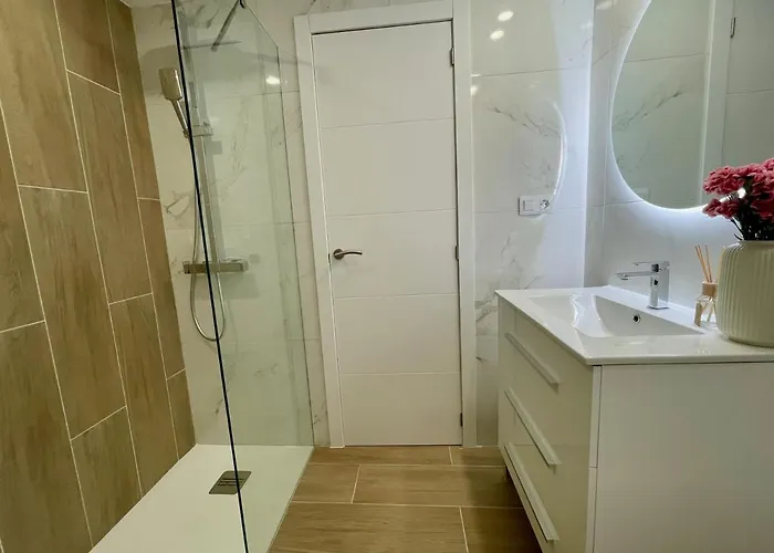 Malibu Park 2116 - Ocean View Apartment